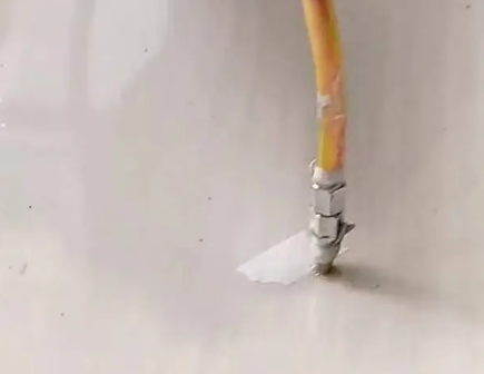 高平瓷砖空鼓维修公司专业解答在瓷砖铺贴过程中，如果使用的砂料过粗（如全部使用了粗砂），可能会导致以下问题